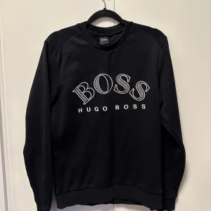 Hugo boss tröja - Hugo boss tröja i toppskick utan defekter. Skriv vid frågor eller funderingar!