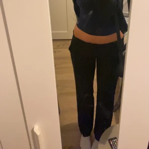 Bikbok kostymbyxor - de är helt nya. strl 38 så passar perfekt om du är 165cm eller kortare.