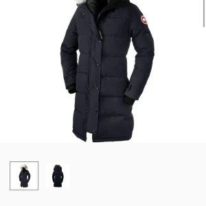 Canada Goose dam jacka i Svart - Helt ny jacka. Fick den i födelsedagspresent men gillade ej hur den satt på mig, därav inte använt den alls. Canada Goose tygpåse ingår. 