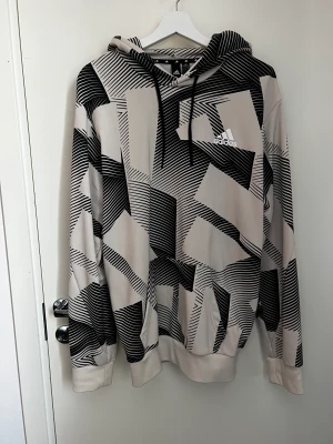 Adidas Hoodie - Sportigare hoodie som inte användts