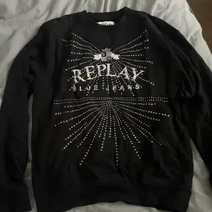 En jöttefin Replay tröja som är använd en gång