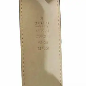 Säljer den här Gucci-bältet för att jag har två styckna Gucci bälte en lv Två Gucci det är därför jag säljer dom