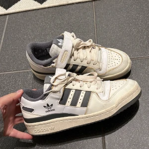 Adidas forum - Så snygga älskar verkligen men tyvärr för stora för mig! 