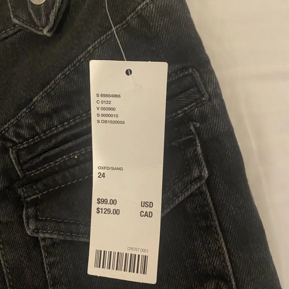 Mörkt grå /svarta jeans från bdg. Helt nya med prislapp, dem är köpt i USA. Flared jeans. Priset går att diskutera.  . Jeans & Byxor.