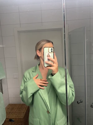 Grön kavaj  - Grön kavaj från ENVII  Strl. M