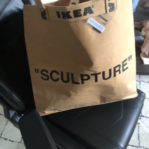 Ikea x virgil abloh bag - Gent ny med tag Ikea x virgil abloh påse köpt från Ikea i Helsingborg. Vid fler frågor kom dm