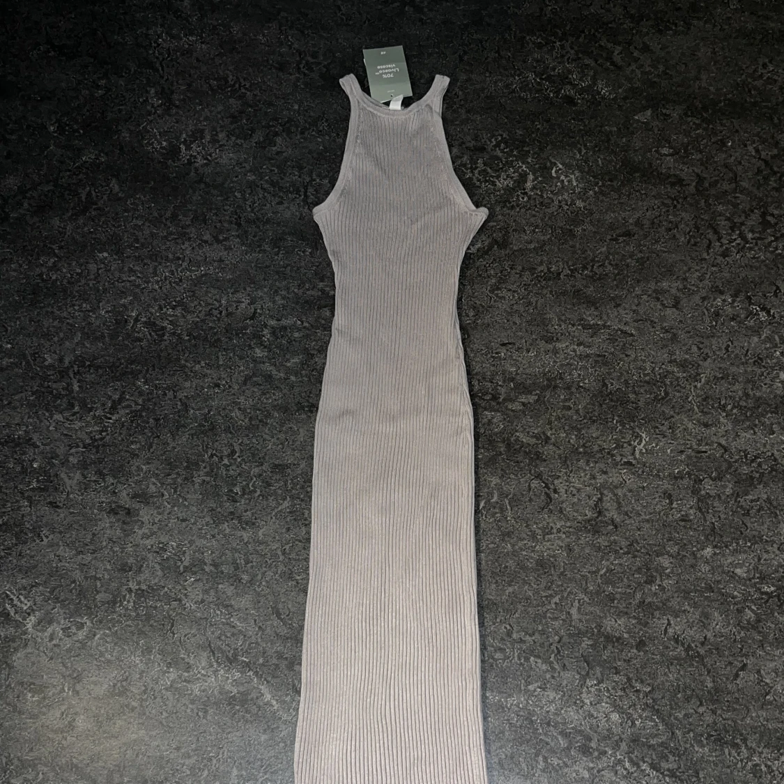 H&M - STICKAD KLÄNNING