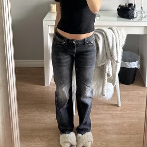 Trendiga lågmidjade jeans från weekday!  - Supersnygga lågmidjade jeans från weekday i storlek 24/30😍