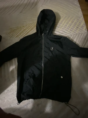 Trapstar reng jacka  - Använd 2 gånger. Inga problem funkar perfekt. Ord pris 3500kr 
