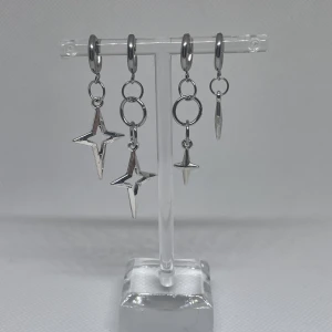 Star shine collection - 4 par super snygga star shine earringings. Super fina och passar till allt. Går att köpa separat, 1 par för 125 eller alla för 400kr. 💕Spicea upp din outfit med dessa örhängen från ICONIC SILVER. Material: mestadels rostfritt stål 💕😊