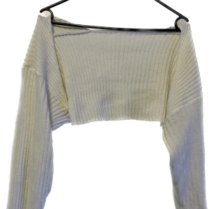 Bolero  - Har bara använt den några gånger. Passar super bra till ett vanligt linne!