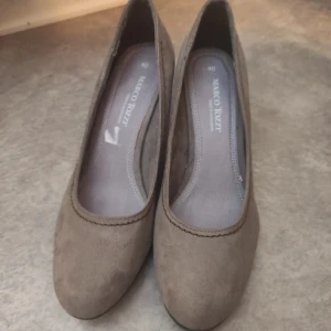 Marco tozzi - Snygga neutrala pumps 