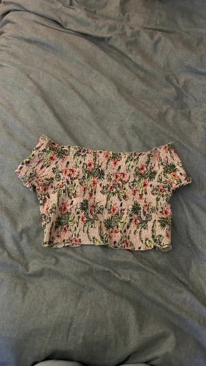 Topp - Topp från h&m, knappt använd, Storlek L 60kr+ frakt 