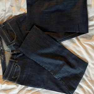 Levis jeans - Dam Levis jeans. Hyfsat lågmidjade jeans med straight leg fit!