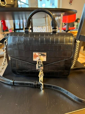 Dkny orjinal väska - Bara använd en gång