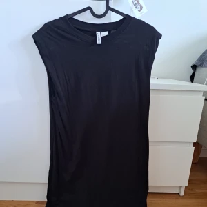 Black dress - A little bit stains but can wash it off. Very comfortable 