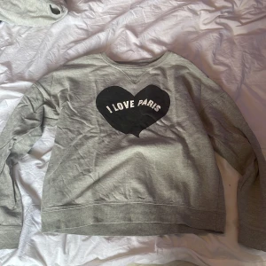 Tröja - En helt vanlig grå tröja som jag har använt många gånger