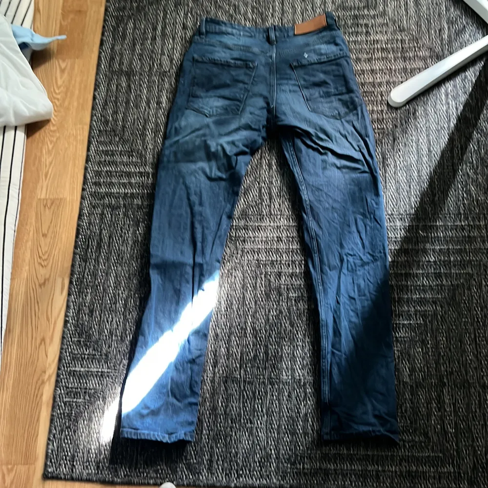Hugo boss jeans slim fit. Helt nya använd 1 gång. Storlek 30/32 . Jeans & Byxor.