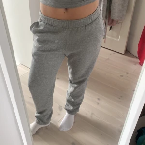 Mjukisbyxor från champion - Jätte sköna o fina gråa mjukisbyxor från champion💕