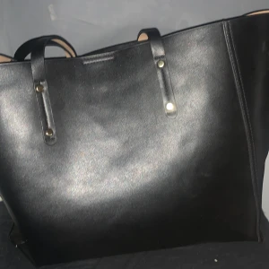 Handväska  - Jätte fin oanvänd  köptes för 400kr