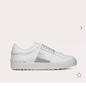 Valentino skor - Säljer snygga valentino skor då jag köpte fel storlek! 