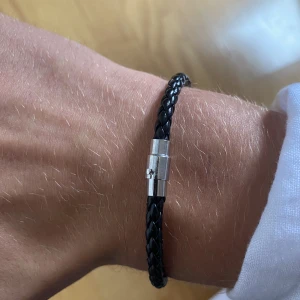 Läderarmband  - Svart läderarmband 21 cm