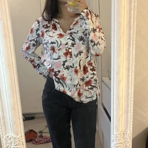 Skjorta - Jätte skön och fin skjorta/blus nyskick🥰