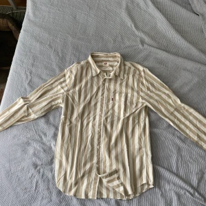 Levis skjorta - Tunn och sommrig skjorta.