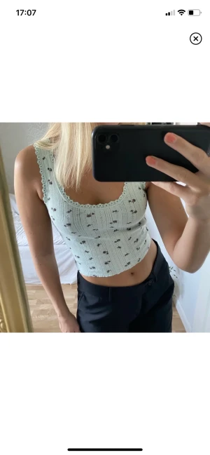 Sommar linne - Somrigt linne från Urban outfitters i storlek S. Knappt använd ser ut som ny🫶