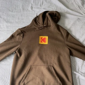 Hoodie med tryck - Soft hoodie med skönt passform.