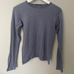 Brandy Melville - randig tröja från brandy melville, använts i 6 månader 