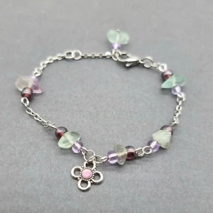 Handgjort armband  - Handgjort armband. Material-Ametist, glas, zinc alloy. Nickel fri. Armbandslängd: 15cm +2cm