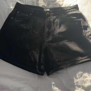 Svarta shorts  - fint skick
