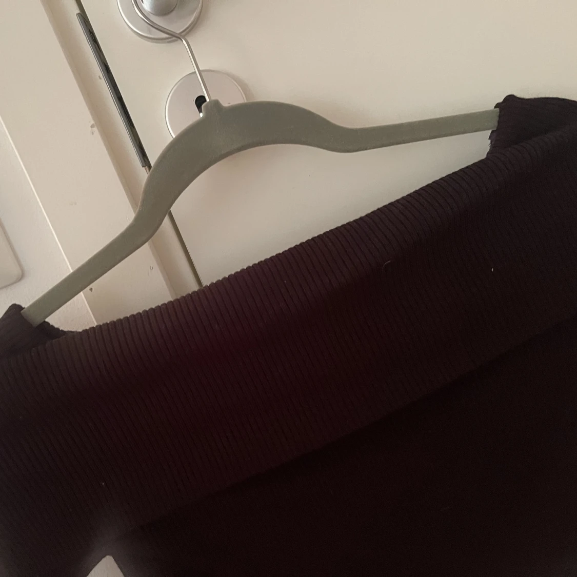 Svart Off Shoulder tröja 