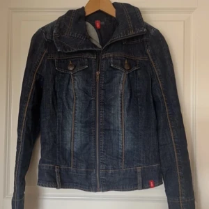 Jacka - Jeansjacka från edc esprit.