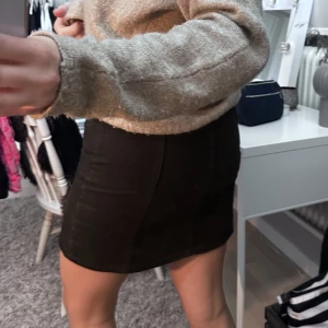 Kjol - Den är i väldigt fint skick! Köparen står för frakten ♥️