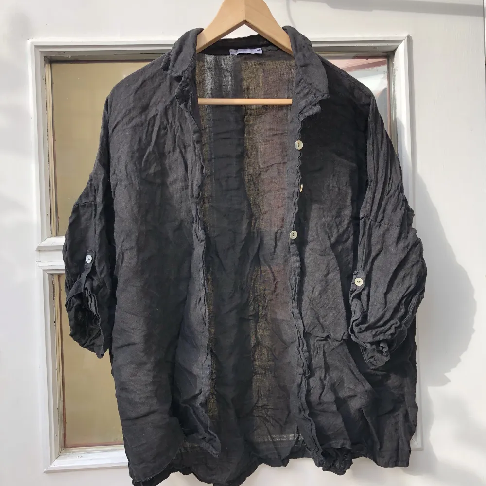 svart linnekjorta från italien storlek M 100% lin. Tröjor & Koftor.