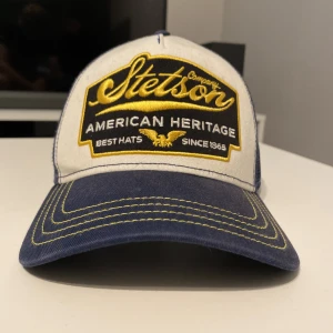 Stetson keps - Justerbar stetson keps i marin blå. Nyskick