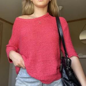 Rosa topp - Rosa stickad topp med trekvartsärm💕 