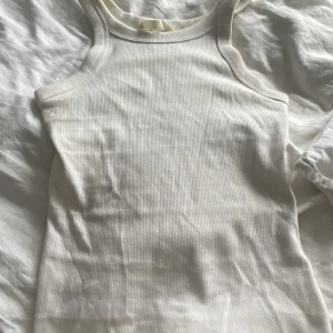 Vitt linne - Från h&m i storlek xs.