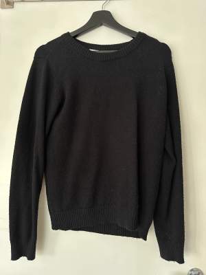 Säljer denna stickade tröja från Vila, perfekt nu till hösten! Nypris 279 kr, skriv privat för bilder på.