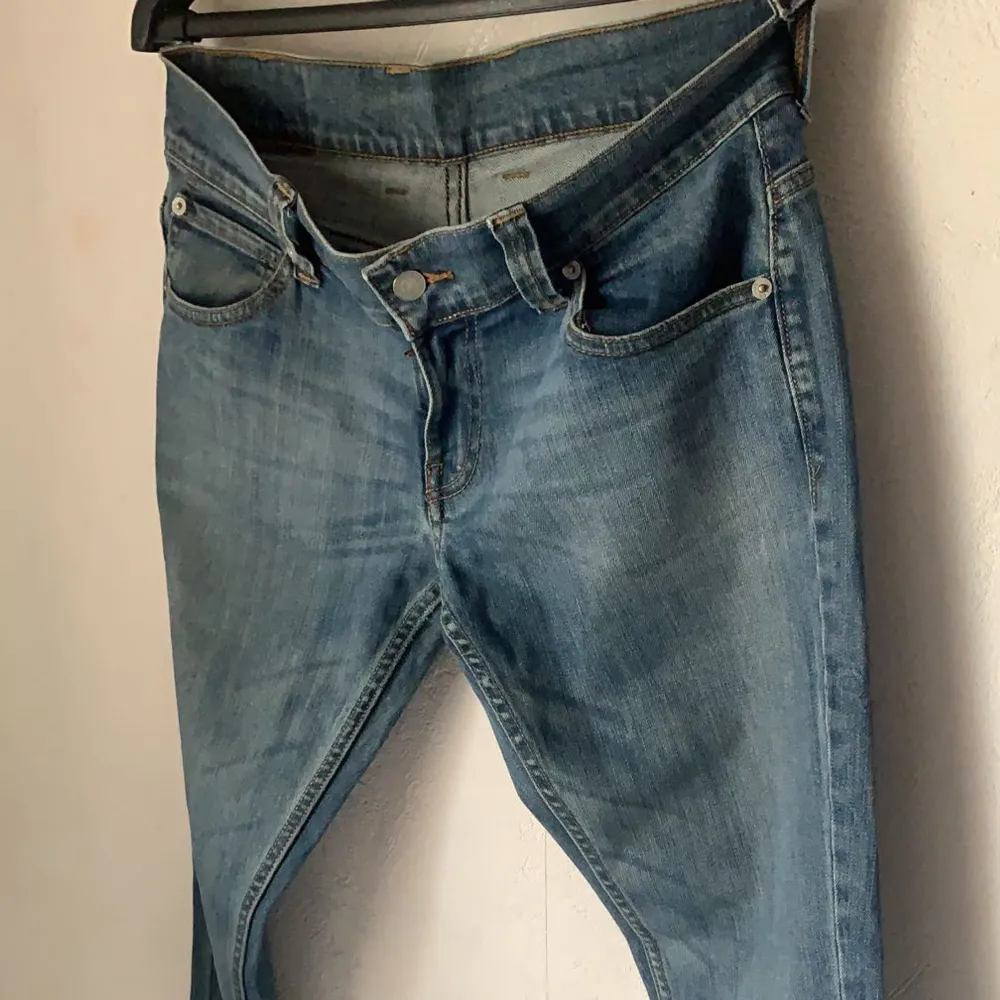 Dessa jeans är i väldigt bra skick och riktigt snygga. Jag har haft dessa länge men aldrig använt.. Jeans & Byxor.