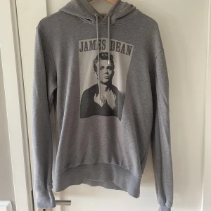 Dolce & Gabbana hoodie - Dolce & Gabbana hoodie sjukt fet sparsamt använd bra skick 