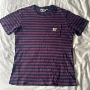 Carhartt t-shirt - En SKITSNYGGG Carhartt t-shirt som blivit för liten. Lite använd men fortfarande i utmärkt skick