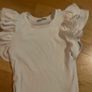 Volangtopp Zara - Använd några gånger, storlek S