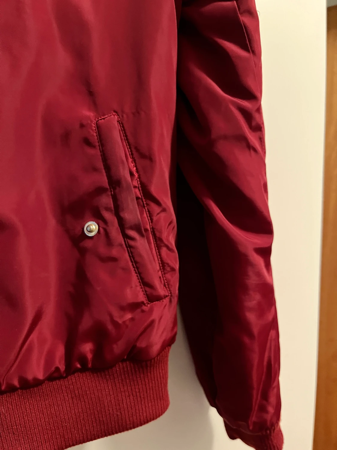 Vinröd bomberjacka stl S - 90