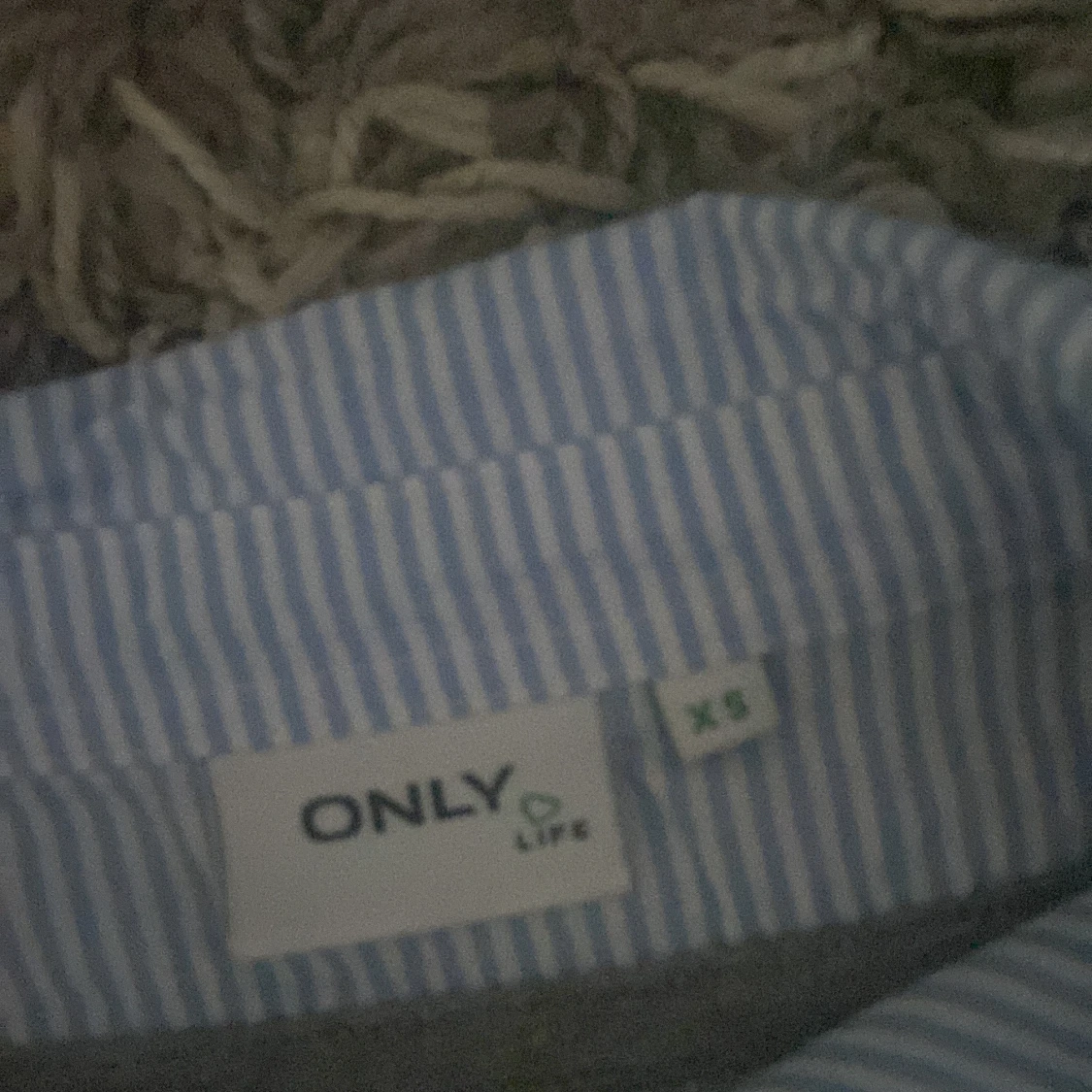 Grå tröja med skjorta - 91