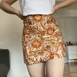 Handgjord kjol - Handgjord av återvunnet tyg! 