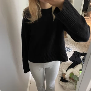 Storlek s - Stickad tröja från other stories i storlek s