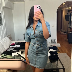 Jeansklänning - Jeansklänning storlek XS. Frakt tillkommer